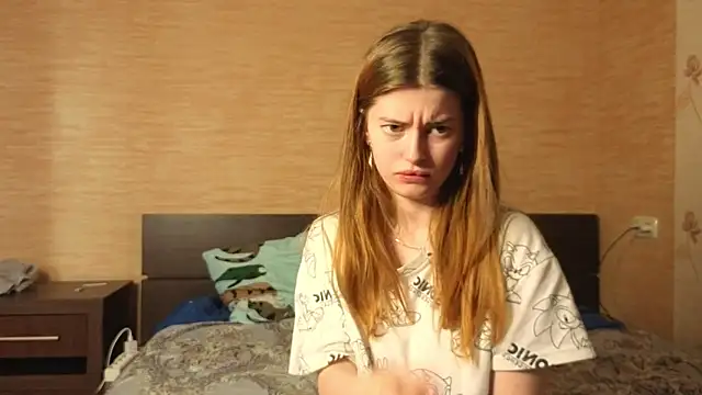 EmiliaCouple online show from June 9, 8:14 am