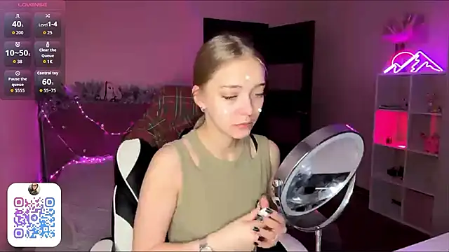 EvaPeace online show from February 3, 8:01 pm