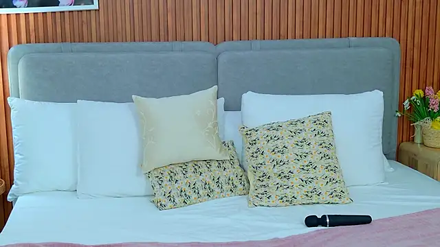 JulliRoss online show from April 9, 6:19 am