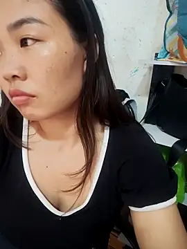 Snapshot of pusi_xinh chatting on October 15, 2:14 am pusi xinh online show from October 15, 2:14 am