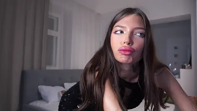 LoisKeedah online show from October 31, 5:28 pm