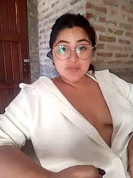 morenalatinaa online show from March 13, 6:20 pm