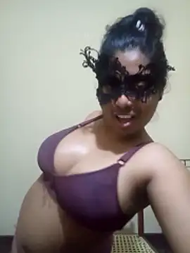 Expose Queen online show from March 4, 5:52 pm