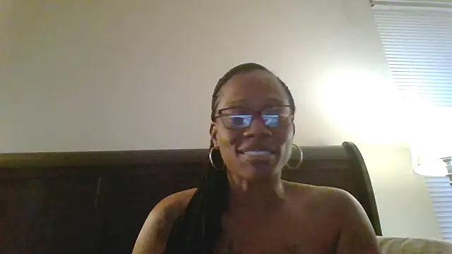 Snapshot of SweetCandy85 chatting on October 12, 10:23 pm SweetCandy85 online show from October 12, 10:23 pm