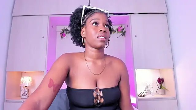 MaraBaker online show from November 3, 7:40 pm