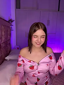 MIACUTEE  online show from November 14, 9:15 pm