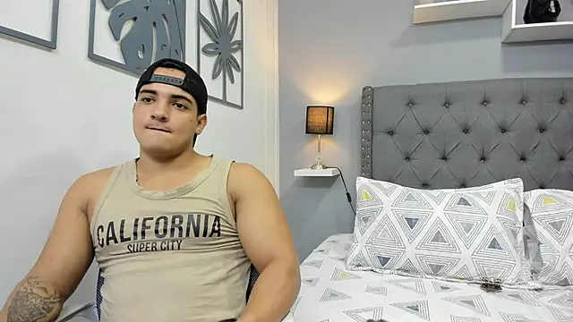 violeta and maxx online show from November 25, 1:08 am