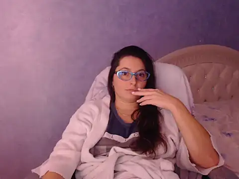 LuckyLisa23 online show from November 20, 7:15 pm