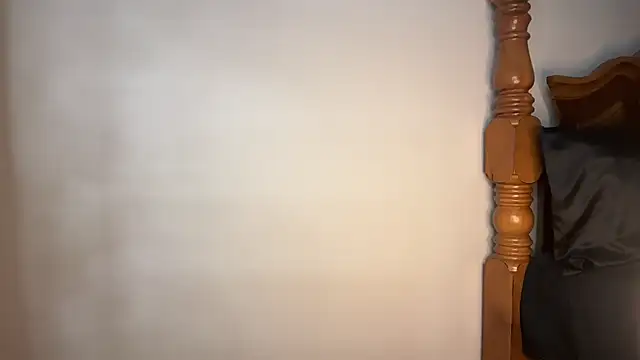 ValenciaEmber online show from January 18, 2:24 pm