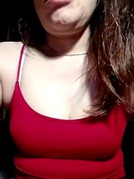 YiyinLy online show from May 9, 10:45 pm