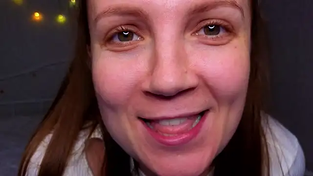 Amy  Leee  online show from December 4, 7:25 pm