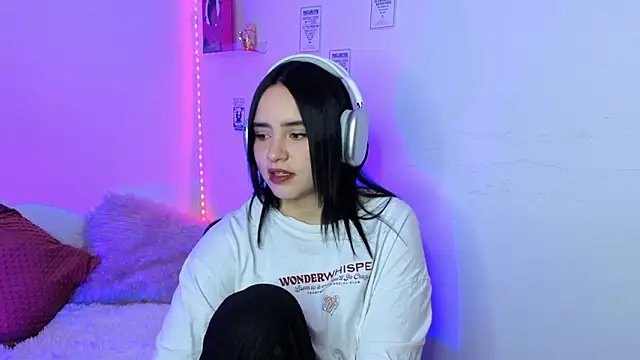 Emily Lindey online show from March 7, 5:36 am