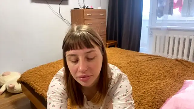 JenevaRuppel online show from October 19, 6:04 am