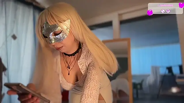  Nefertiti online show from February 7, 3:16 pm