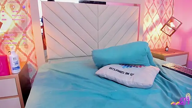 SARAH KEYS4 online show from March 17, 5:44 am