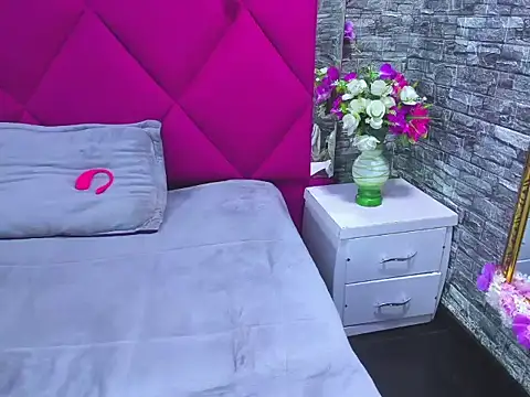Snapshot of MariamGray1 chatting on October 17, 5:27 pm MariamGray1 online show from October 17, 5:27 pm