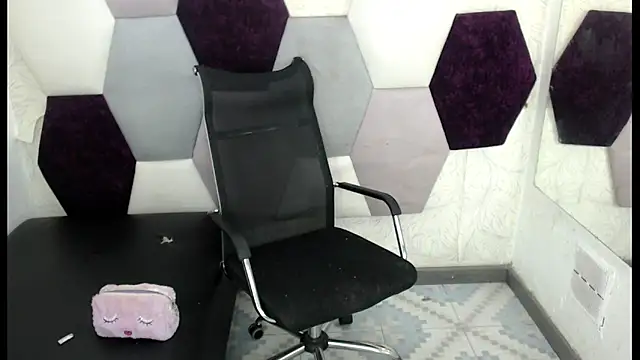 WinnyBarness online show from December 2, 2:24 am