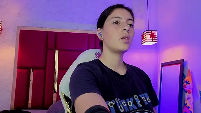 moon winy online show from March 15, 1:13 pm