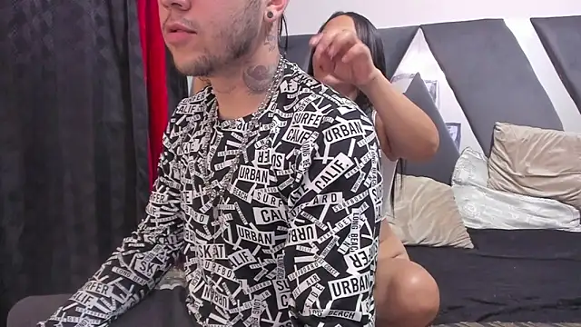 Brian Chiki  online show from November 23, 2:14 am