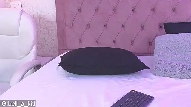 bella kittyy  online show from January 19, 6:20 am