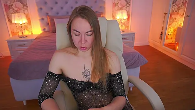 VixenMuse online show from April 16, 8:41 pm