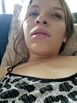 bambiluly online show from November 11, 8:17 pm