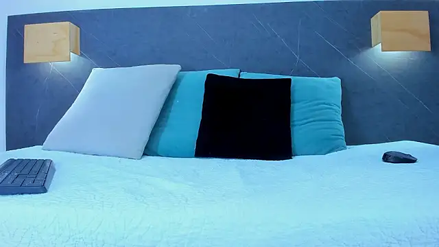 iamdoll online show from March 11, 8:33 pm