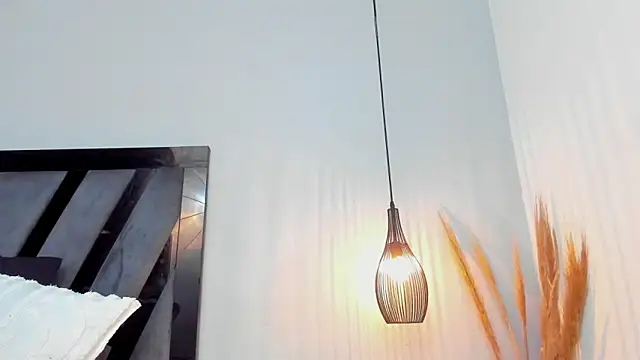 Amelia Brixton online show from March 3, 6:19 am