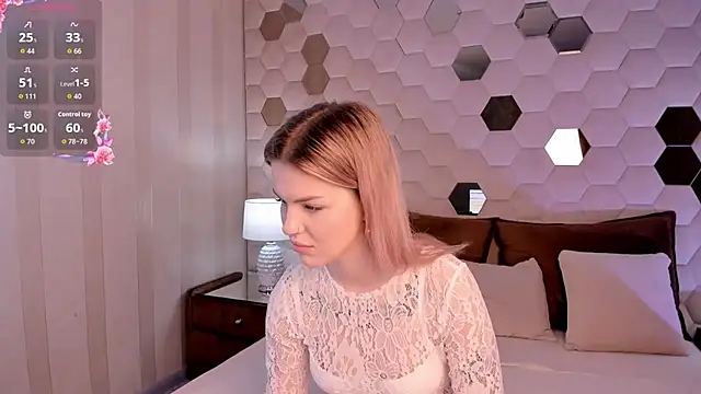 Naomi Secret online show from November 7, 8:03 pm