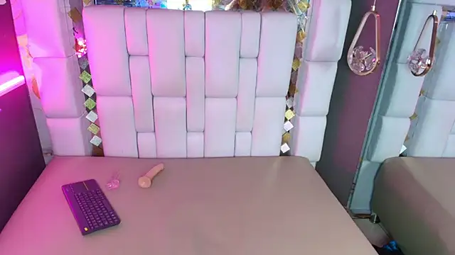 sara lane  online show from November 7, 9:42 pm