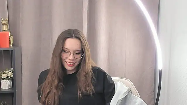 FabiolaCowing online show from October 23, 2:12 pm