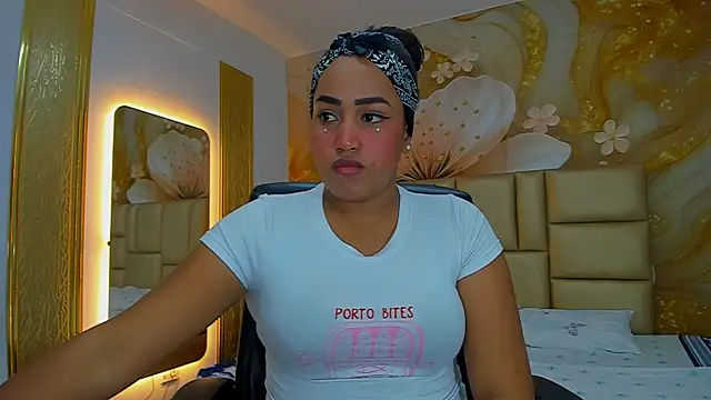 NahomiWalker  online show from January 6, 8:23 pm