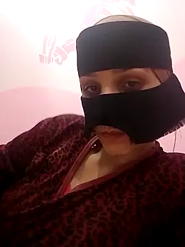 SandyAmr online show from April 3, 2:04 pm