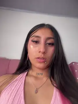 Violeet-Smith online show from March 5, 6:37 pm