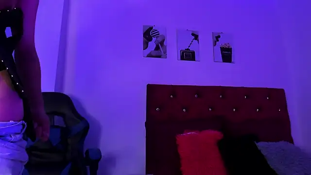 kittymonroe1 online show from April 4, 5:45 pm