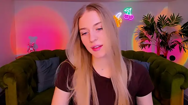 sassy cutie online show from November 18, 6:25 am