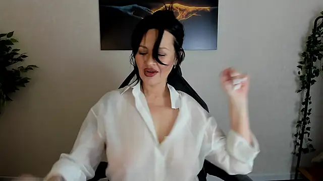 Sara Devills online show from March 5, 10:00 am