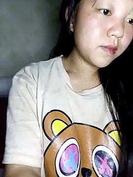 Quynhsumon online show from May 9, 2:30 pm