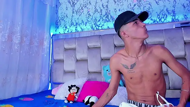 boyswantingplay online show from November 9, 5:03 am