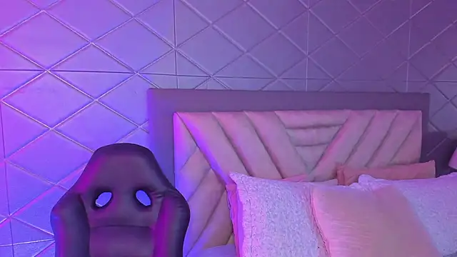 Ariianna Cooper online show from December 22, 8:17 am