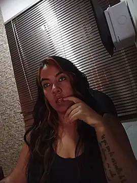 lili hiugs online show from November 2, 8:23 pm