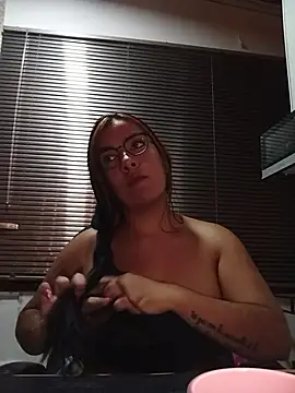 lili hiugs online show from October 23, 7:03 am