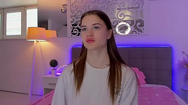 LuisaClover online show from May 28, 12:25 pm