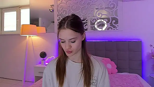 LuisaClover online show from May 30, 12:36 pm