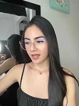 IslaCole online show from November 5, 10:04 pm