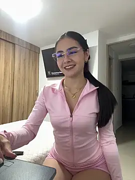 IslaCole online show from May 28, 2:53 am