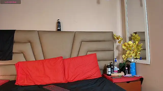 Crimsonsecretts online show from January 15, 2:12 pm