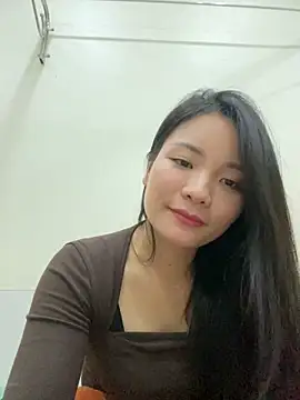 Bee Yellow00 online show from November 19, 4:56 am