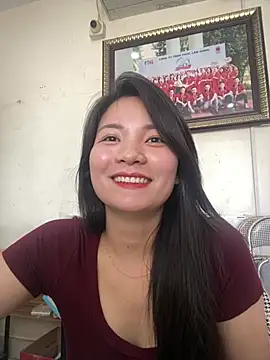 Bee Yellow00 online show from April 17, 8:16 am