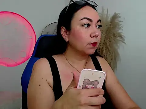 Yadis hot online show from January 15, 11:11 pm